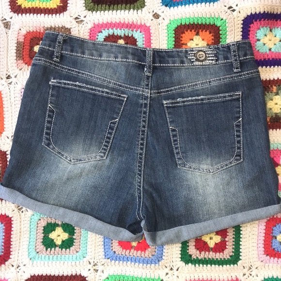 Cute embroidered shorts - Picture 4 of 8